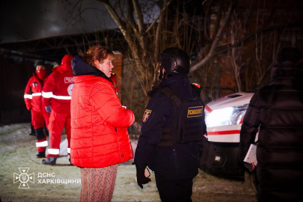 У ніч на 18 січня російський дрон вдарив по приватному сектору Холодногірського району Харкова. Фото ДСНС